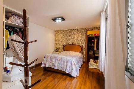 Casa à venda com 225m², 3 quartos e 2 vagasSuíte