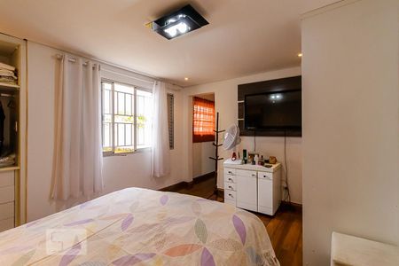 Casa à venda com 225m², 3 quartos e 2 vagasSuíte