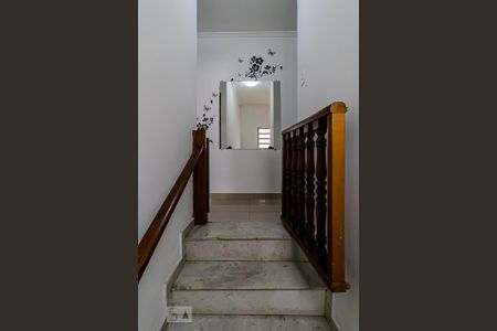 Casa à venda com 225m², 3 quartos e 2 vagasEscada