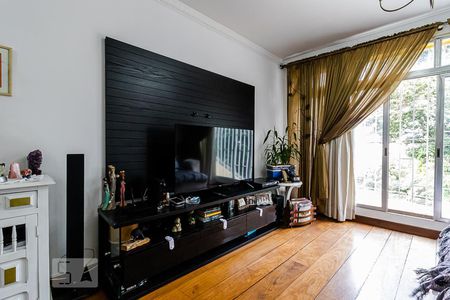 Casa à venda com 225m², 3 quartos e 2 vagasSala