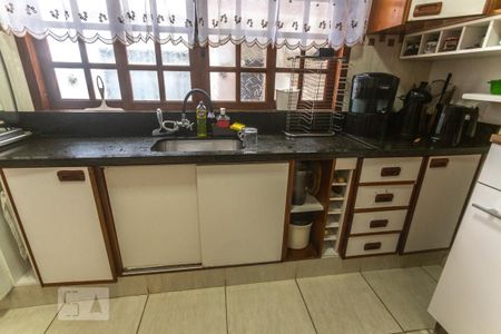 Casa à venda com 260m², 4 quartos e 4 vagasArmário