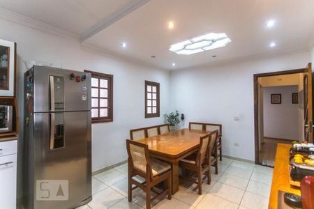 Casa à venda com 260m², 4 quartos e 4 vagasCozinha