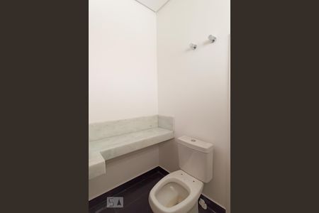 Casa de condomínio à venda com 488m², 4 quartos e 5 vagas Casa de condomínio à venda com 488m², 4 quartos e 5 vagasBanheiro suíte