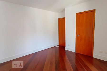 Casa de condomínio à venda com 488m², 4 quartos e 5 vagas Casa de condomínio à venda com 488m², 4 quartos e 5 vagasSuíte