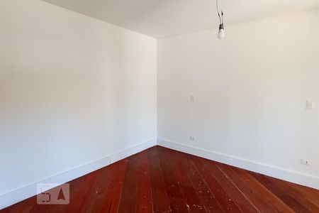 Casa de condomínio à venda com 488m², 4 quartos e 5 vagas Casa de condomínio à venda com 488m², 4 quartos e 5 vagasSuíte 2