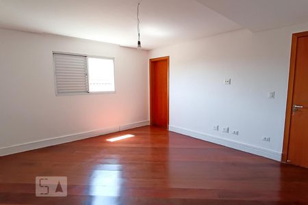 Casa de condomínio à venda com 488m², 4 quartos e 5 vagas Casa de condomínio à venda com 488m², 4 quartos e 5 vagasSuíte 3