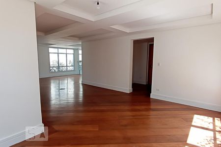 Casa de condomínio à venda com 488m², 4 quartos e 5 vagas Casa de condomínio à venda com 488m², 4 quartos e 5 vagasSala