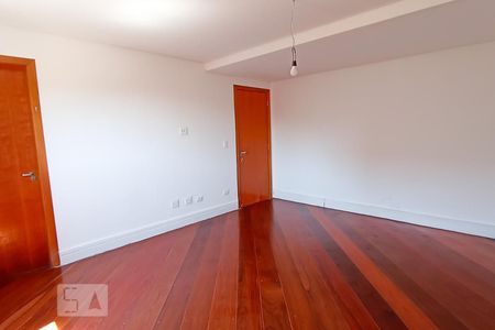 Casa de condomínio à venda com 488m², 4 quartos e 5 vagas Casa de condomínio à venda com 488m², 4 quartos e 5 vagasSuíte 3