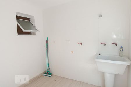 Casa de condomínio à venda com 488m², 4 quartos e 5 vagas Casa de condomínio à venda com 488m², 4 quartos e 5 vagasÁrea de serviço