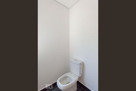 Casa de condomínio à venda com 488m², 4 quartos e 5 vagas Casa de condomínio à venda com 488m², 4 quartos e 5 vagasBanheiro