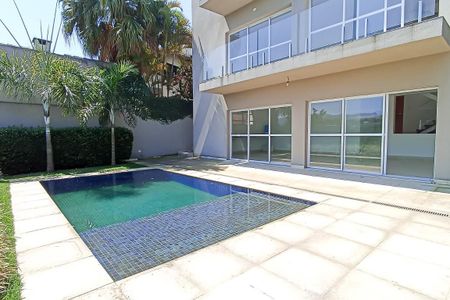 Casa de condomínio à venda com 488m², 4 quartos e 5 vagas Casa de condomínio à venda com 488m², 4 quartos e 5 vagasPiscina