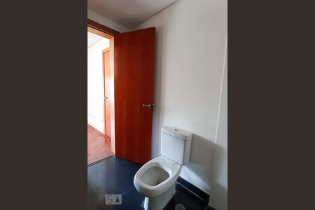 Casa de condomínio à venda com 488m², 4 quartos e 5 vagas Casa de condomínio à venda com 488m², 4 quartos e 5 vagasBanheiro suíte 2