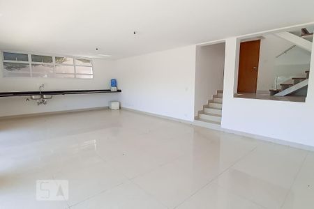 Casa de condomínio à venda com 488m², 4 quartos e 5 vagas Casa de condomínio à venda com 488m², 4 quartos e 5 vagasSalão de festas