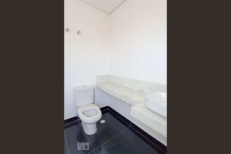 Casa de condomínio à venda com 488m², 4 quartos e 5 vagas Casa de condomínio à venda com 488m², 4 quartos e 5 vagasBanheiro suíte 3