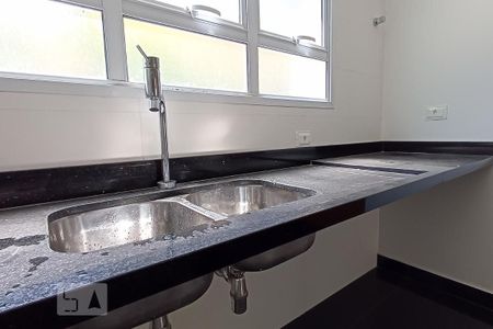 Casa de condomínio à venda com 488m², 4 quartos e 5 vagas Casa de condomínio à venda com 488m², 4 quartos e 5 vagasDetalhe cozinha - Pia