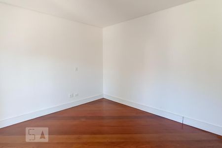 Casa de condomínio à venda com 488m², 4 quartos e 5 vagas Casa de condomínio à venda com 488m², 4 quartos e 5 vagasSuíte