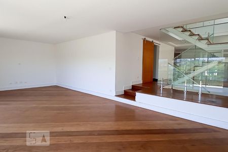 Casa de condomínio à venda com 488m², 4 quartos e 5 vagas Casa de condomínio à venda com 488m², 4 quartos e 5 vagasSala 2