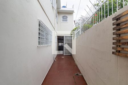 Casa à venda com 165m², 3 quartos e 2 vagas Casa à venda com 165m², 3 quartos e 2 vagasCorredor