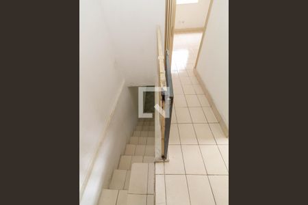 Casa à venda com 165m², 3 quartos e 2 vagas Casa à venda com 165m², 3 quartos e 2 vagasEscada