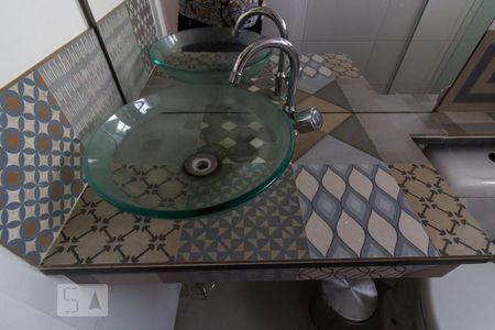 Apartamento para alugar com 51m², 2 quartos e 1 vaga Apartamento para alugar com 51m², 2 quartos e 1 vagaBanheiro social