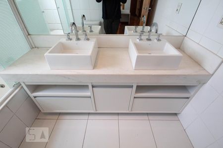 Apartamento à venda com 155m², 3 quartos e 4 vagasBanheiro da Suíte Master