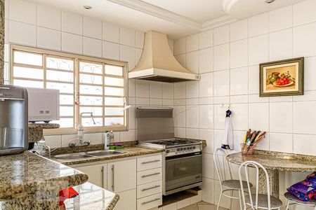 Casa à venda com 261m², 4 quartos e 6 vagas Casa à venda com 261m², 4 quartos e 6 vagasCozinha