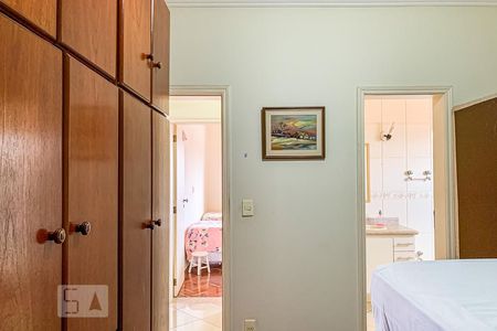 Casa à venda com 261m², 4 quartos e 6 vagas Casa à venda com 261m², 4 quartos e 6 vagasQuarto 4