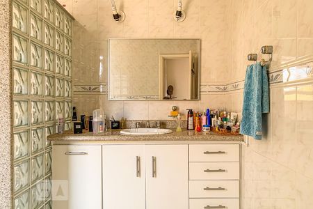 Casa à venda com 261m², 4 quartos e 6 vagas Casa à venda com 261m², 4 quartos e 6 vagasBanheiro do Quarto 1