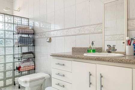 Casa à venda com 261m², 4 quartos e 6 vagas Casa à venda com 261m², 4 quartos e 6 vagasBanheiro do Quarto 3