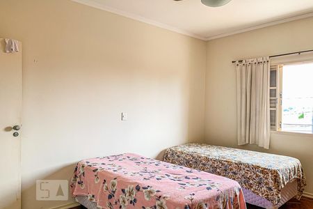 Casa à venda com 261m², 4 quartos e 6 vagas Casa à venda com 261m², 4 quartos e 6 vagasQuarto 3