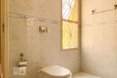 Casa à venda com 261m², 4 quartos e 6 vagas Casa à venda com 261m², 4 quartos e 6 vagasBanheiro do Quarto 1