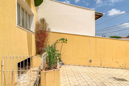 Casa à venda com 261m², 4 quartos e 6 vagas Casa à venda com 261m², 4 quartos e 6 vagasÁrea Externa
