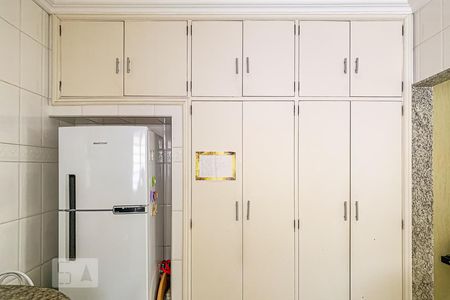 Casa à venda com 261m², 4 quartos e 6 vagas Casa à venda com 261m², 4 quartos e 6 vagasCozinha