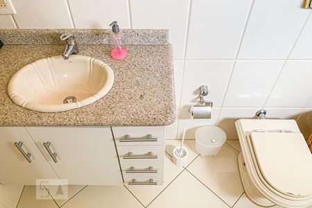 Casa à venda com 261m², 4 quartos e 6 vagas Casa à venda com 261m², 4 quartos e 6 vagasBanheiro Quarto 4