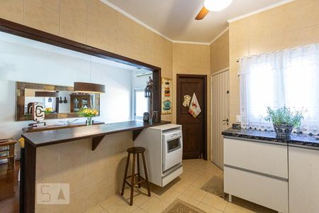 Casa à venda com 357m², 4 quartos e 3 vagas Casa à venda com 357m², 4 quartos e 3 vagasCozinha