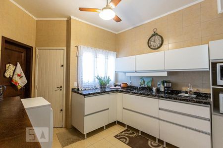 Casa à venda com 357m², 4 quartos e 3 vagas Casa à venda com 357m², 4 quartos e 3 vagasCozinha
