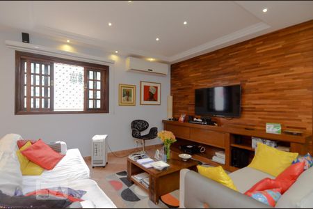 Sala de Estar de casa à venda com 3 quartos, 220m² em Jardim Santa Francisca, Guarulhos