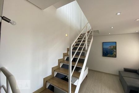 Escada de apartamento para alugar com 2 quartos, 121m² em Vila Andrade, São Paulo