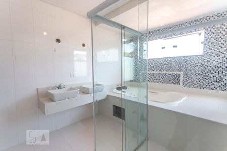 Casa à venda com 580m², 7 quartos e sem vagaBanheiro suíte 6