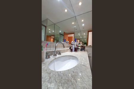 Apartamento para alugar com 83m², 3 quartos e 2 vagasBanheiro suíte 