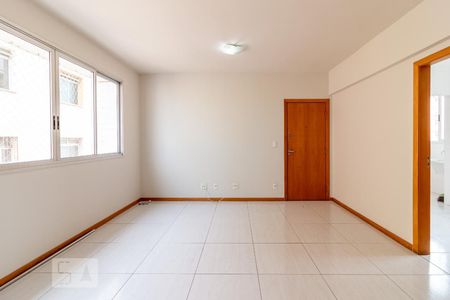 Sala de Apartamento com 3 quartos, 81m² Prado