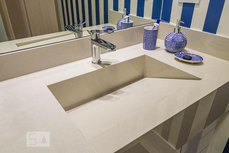Apartamento à venda com 120m², 2 quartos e 2 vagasDetalhe do Banheiro da Suíte 2