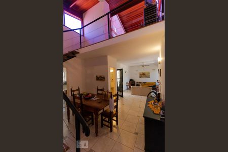 Casa à venda com 170m², 3 quartos e 3 vagas Casa à venda com 170m², 3 quartos e 3 vagasSalas