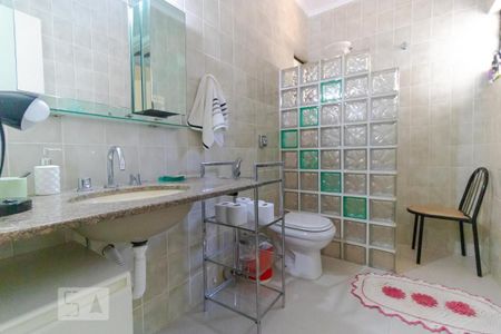 Casa à venda com 170m², 3 quartos e 3 vagas Casa à venda com 170m², 3 quartos e 3 vagasBanheiro