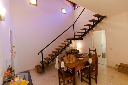 Casa à venda com 170m², 3 quartos e 3 vagas Casa à venda com 170m², 3 quartos e 3 vagasSalas