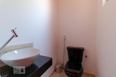 Casa à venda com 170m², 3 quartos e 3 vagas Casa à venda com 170m², 3 quartos e 3 vagasLavabo 02