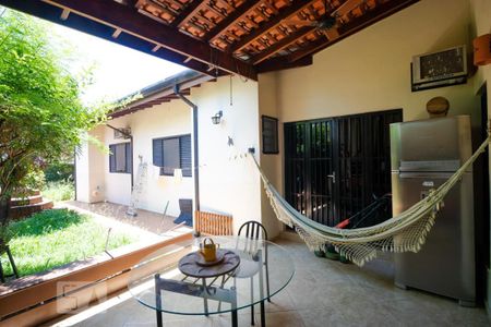 Casa à venda com 170m², 3 quartos e 3 vagas Casa à venda com 170m², 3 quartos e 3 vagasÁrea Gourmet