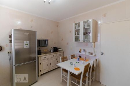 Casa à venda com 170m², 3 quartos e 3 vagas Casa à venda com 170m², 3 quartos e 3 vagasCozinha