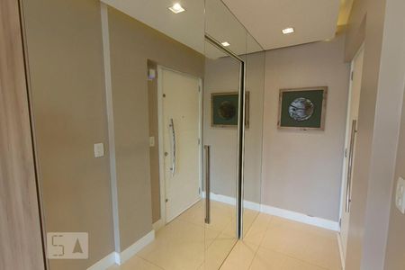 Entrada de apartamento à venda com 3 quartos, 102m² em Tristeza, Porto Alegre