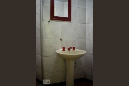 Casa para alugar com 288m², 6 quartos e 2 vagasBanheiro de Serviço